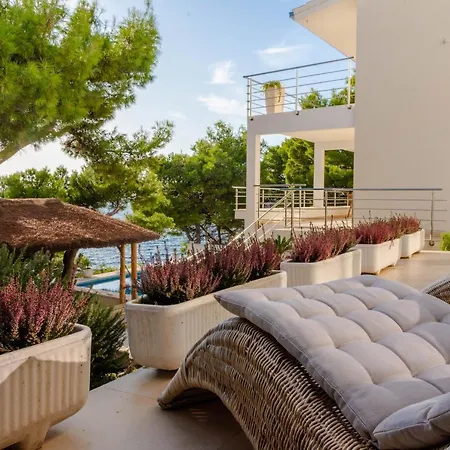 Anni Villa Primosten